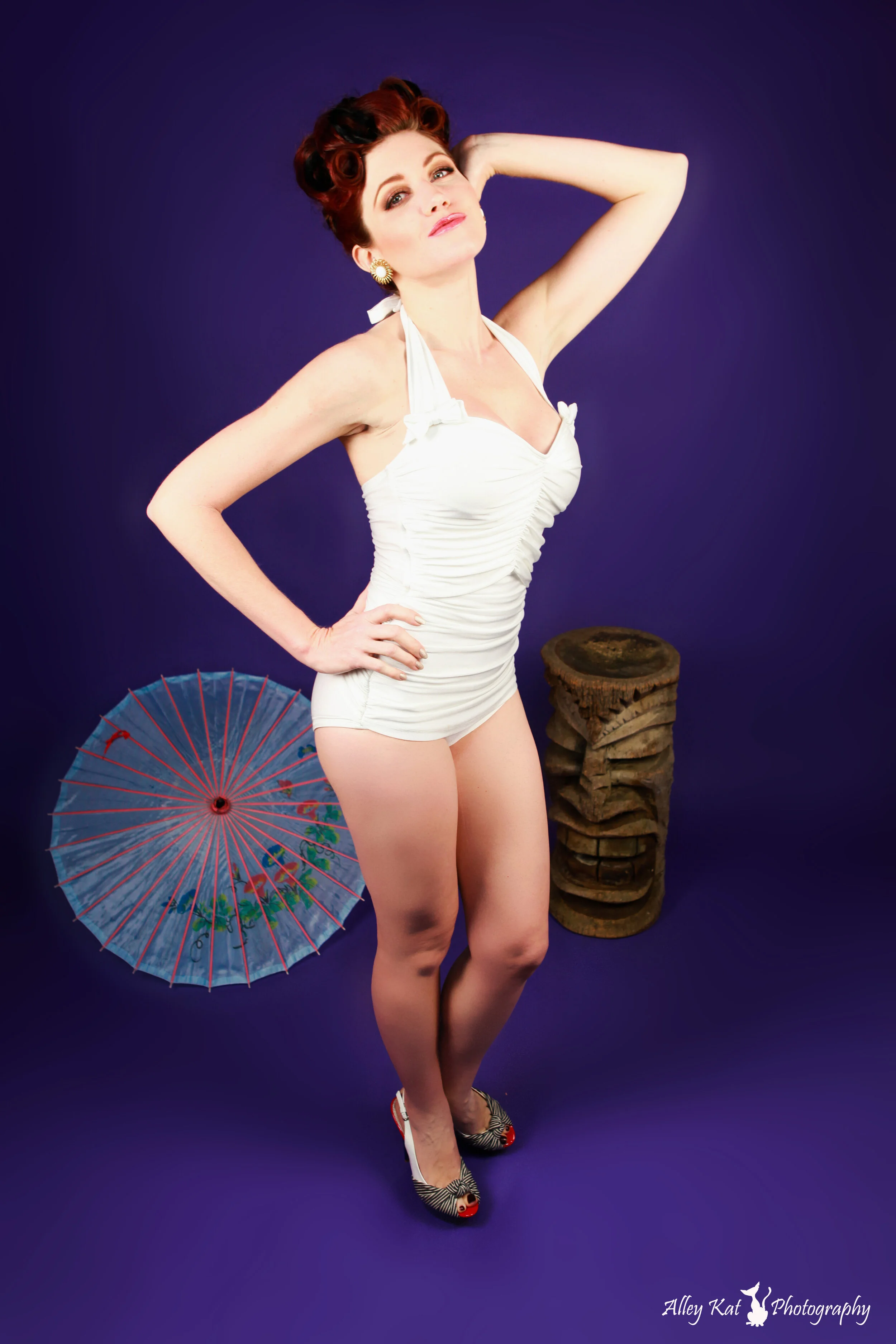 Shoot Sexy　Pinup Photography Digital Age Photographer transforms older women into stunning pinup models